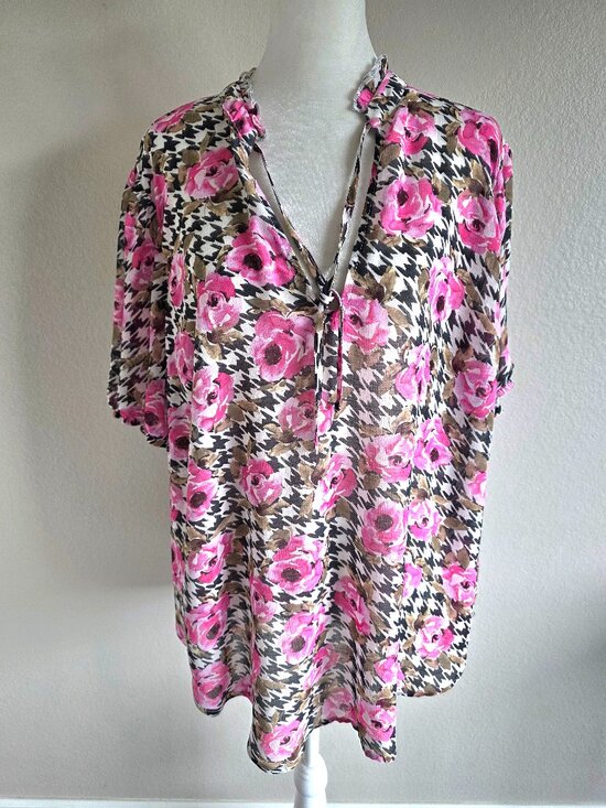 torrid Tops - TORRID Pink Rose Floral Houndstooth Chiffon Puff Sleeve Blouse Ruffle Plus 1X